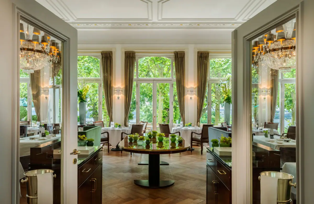 A room with tables, chairs and windows.