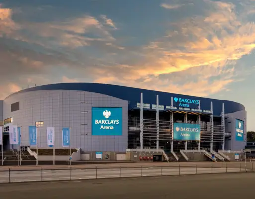 Die Barclays Arena in Hamburg von außen.